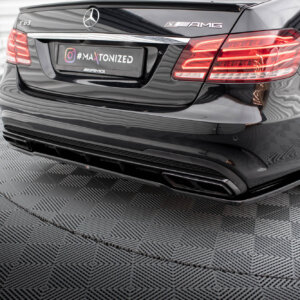 Maxton zadnji splitter (z navpičnimi palicami) za Mercedes-Benz E63 AMG Sedan W212 Facelift
