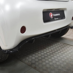 Maxton zadnji splitter (z navpičnimi palicami) za Toyota IQ