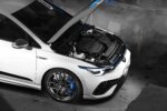 VW Golf 8 R z RacingLine R600 zajemom zraka