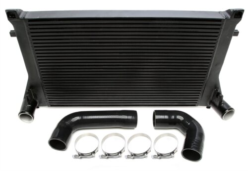 Tuners Capital intercooler 630×410×50 mm, črn – za VAG 1.8/2.0 TFSI MQB (Golf VII GTI/R, S3 8V, Leon Cupra, Octavia RS, 2012–2019)