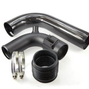 Karbonski sesalni sistem TA Technix za Audi / Seat / Skoda / VW TT / Leon / Octavia / Superb / Eos / Golf / Golf Cabriolet / Jetta / Passat / Scirocco / Tiguan / Sharan (TT / TT Roadster (8J),, Leon (1P), Octavia (1Z),, Superb (3T),, Eos (1F),, Golf VI (5K),, Golf VI Cabriolet (517),, Jetta III (1K),, Passat / Passat CC (3C),, Scirocco III (137),, Tiguan (5N) ,, Sharan (7N)) 2003- — Motorsport only