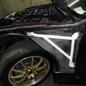 Ultra Racing ojačitev šasije za Nissan Skyline R33 GTS4