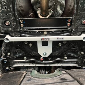 Ultra Racing sprednja spodnja ojačitev šasije za Honda Civic XI (FE)