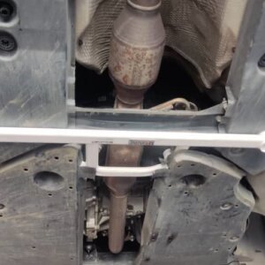 Ultra Racing sprednja spodnja ojačitev šasije za Toyota Camry XV70