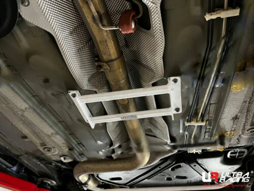 Ultra Racing srednja spodnja ojačitev šasije za Ford Fiesta ST VI/JA8