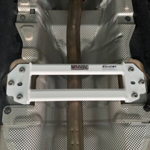 Ultra Racing srednja spodnja ojačitev šasije za BMW 1 F40/2 F44