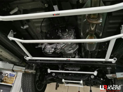 Ultra Racing srednja spodnja ojačitev šasije za Toyota Hilux Revo VIII