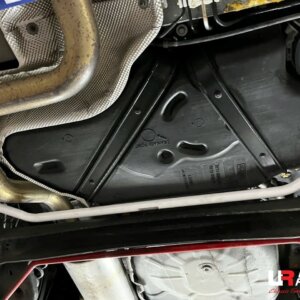 Ultra Racing zadnja spodnja ojačitev šasije za Ford Fiesta ST VI