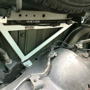 Ultra Racing zadnja spodnja ojačitev šasije za Toyota Hiace H200