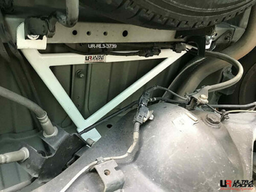 Ultra Racing zadnja spodnja ojačitev šasije za Toyota Hiace H200