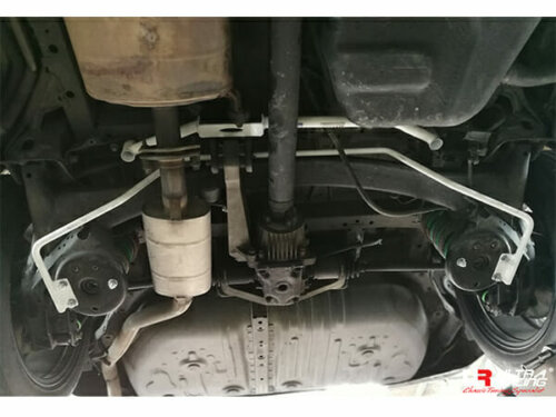 Ultra Racing zadnja spodnja ojačitev šasije za Toyota Estima XR50 2.4 4WD