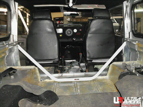 Ultra Racing notranja ojačitev karoserije za Land Rover Defender 110