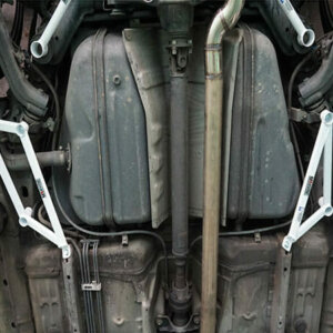 Ultra Racing zadnja spodnja ojačitev šasije za Toyota Caldina T240 (2002–2007)