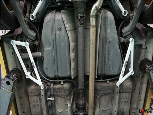 Ultra Racing zadnja spodnja ojačitev šasije za Toyota Caldina T240 (2002–2007)