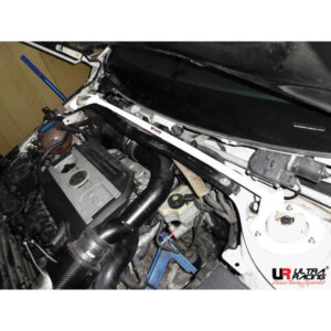 Ultra Racing sprednja zgornja opornica blažilnikov za Volkswagen Golf V/VI in Scirocco III
