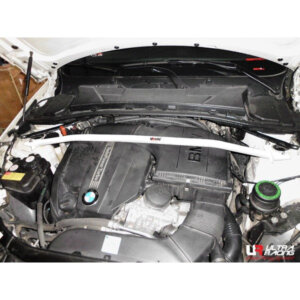 Ultra Racing sprednja zgornja opornica blažilnikov za BMW 1 E82 in BMW 3 E90/E92/E93