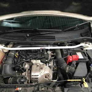 Ultra Racing sprednja zgornja opornica blažilnikov za Ford Fiesta VI JA8