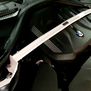 Ultra Racing sprednja zgornja opornica blažilnikov za BMW 1 F20/M2 F22/F87, BMW 3 F30, BMW 4 F32