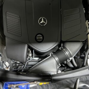 Ultra Racing sprednja zgornja opornica blažilnikov za Mercedes-Benz C-Class W206
