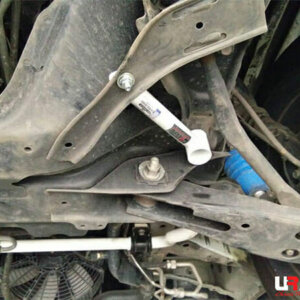 Ultra Racing sprednja zgornja ojačitev šasije za Toyota Commuter H200 2.5D 2WD
