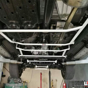 Ultra Racing zadnja spodnja ojačitev šasije za Toyota Hilux Revo/Rocco/GR VIII