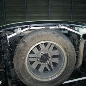 Ultra Racing ojačitev šasije za Toyota Fortuner II/Innova II