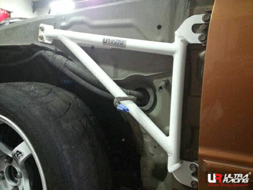Ultra Racing ojačitev blatnikov za Ford Tierra KJ/Mazda Protege BJ