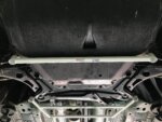 Ultra Racing sprednja spodnja ojačitev šasije za Mitsubishi Outlander III