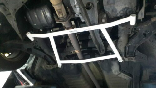Ultra Racing sprednja spodnja ojačitev šasije za Ford Tierra KJ/Mazda Protege BJ