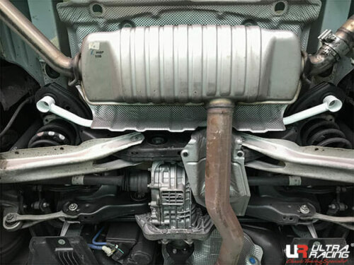 Ultra Racing zadnja spodnja ojačitev šasije za platformo MFA (Mercedes-Benz A-Class/CLA/GLA, Infiniti Q30)