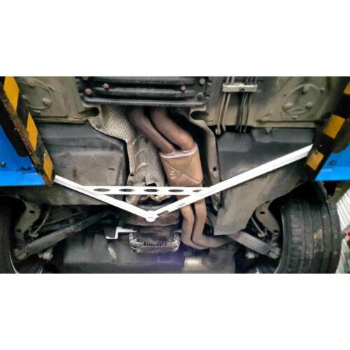 Ultra Racing zadnja spodnja ojačitev šasije za BMW 3 E46