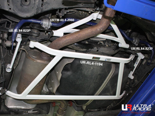 Ultra Racing zadnja spodnja ojačitev šasije za platformo PQ35 (Audi A3 8P, VW Golf VI, VW Scirocco III)